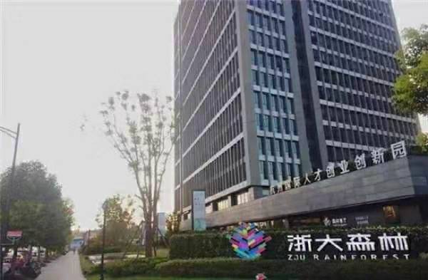 15725780227361877B7A.jpg ea3c5d6670e3207cab34435b8ad8a3d.jpg