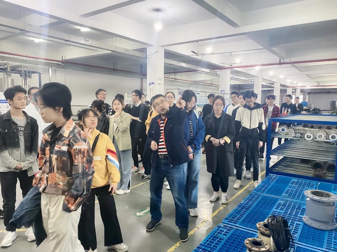 1635820747834515C56E.jpg 640.webp (4).jpg